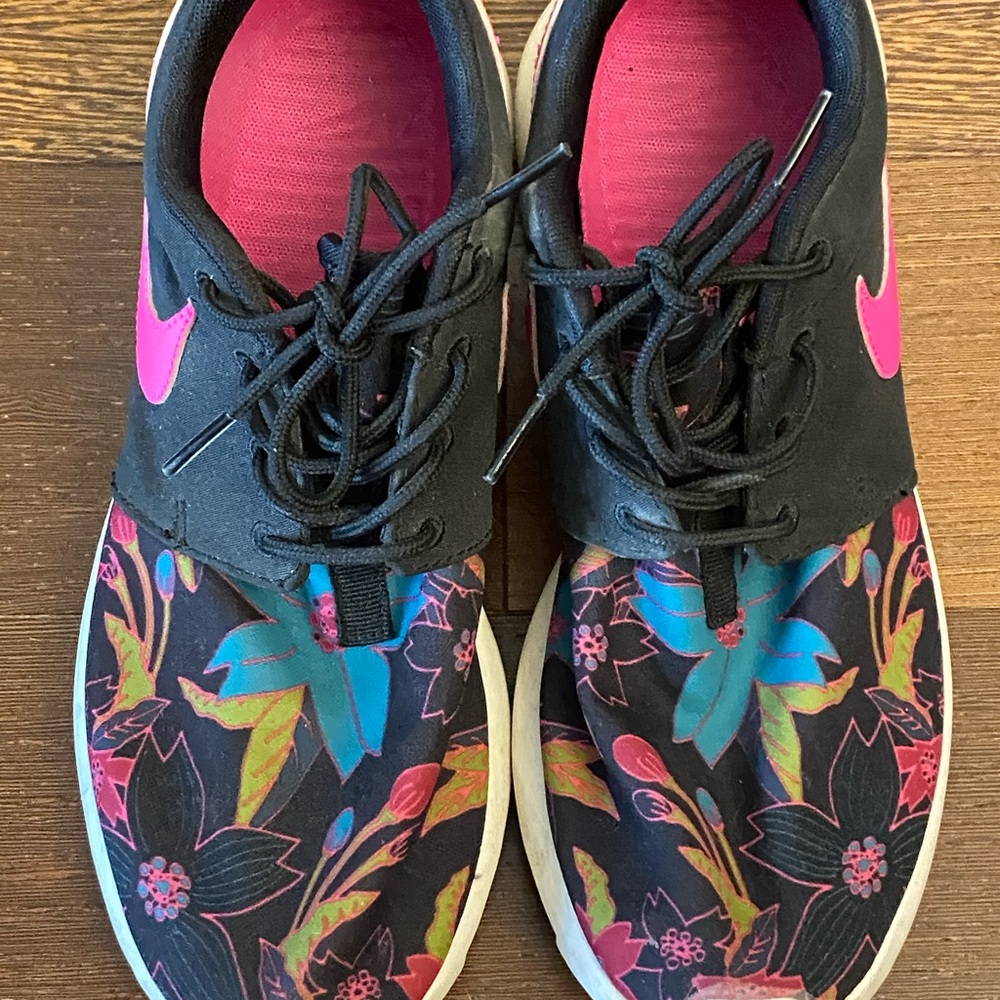 Nike Women's Black and Pink Floral Sneakers